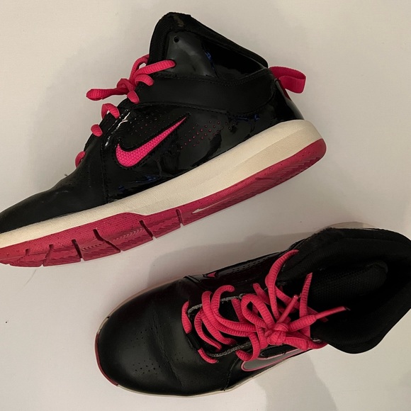 High top Nike basketball sneaker - Picture 4 of 6